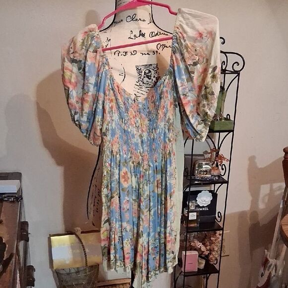 ANGIE Floral Puff Sleeve Romper Size Medium - Picture 1 of 5